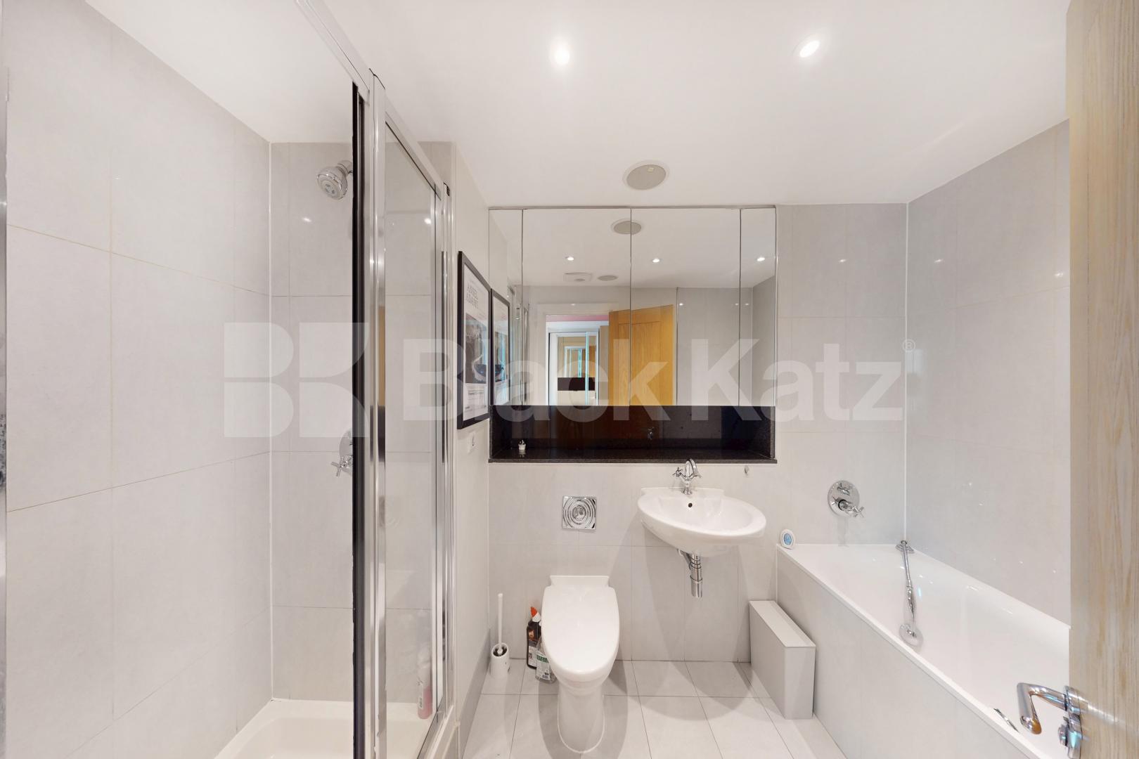 Stunning 3 bed 3 bath overlooking the Thames Flagstaff House St George Wharf, Vauxhall